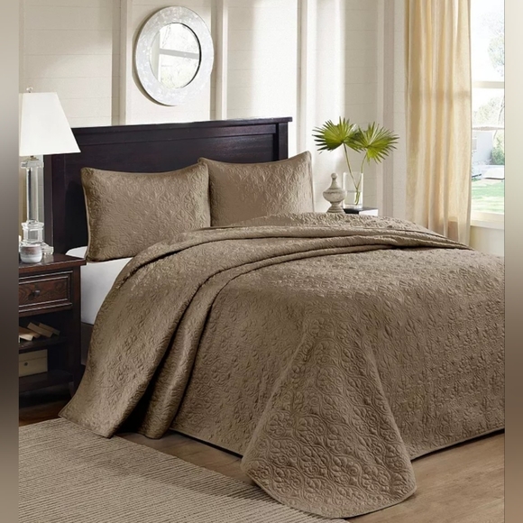 Madison ParkMansfield Reversible Oversized 3-piece Solid Texture Bedspread Qu